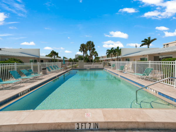 Siesta Key Vacation Condo Sleeps Six Guests.